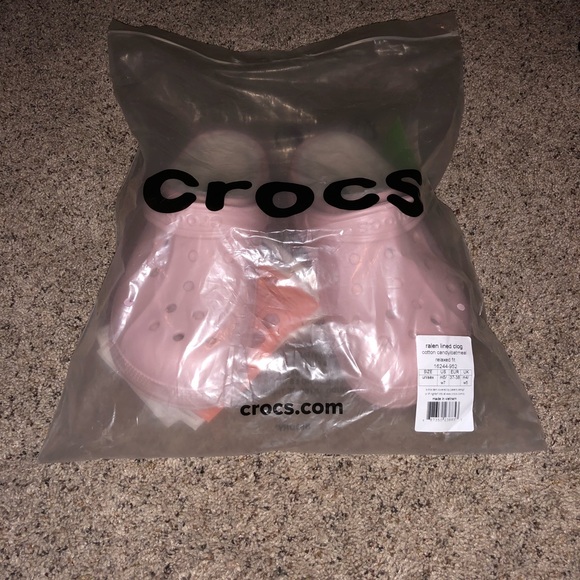 🚫SOLD🚫 Light pink fuzzy crocs - Picture 4 of 5